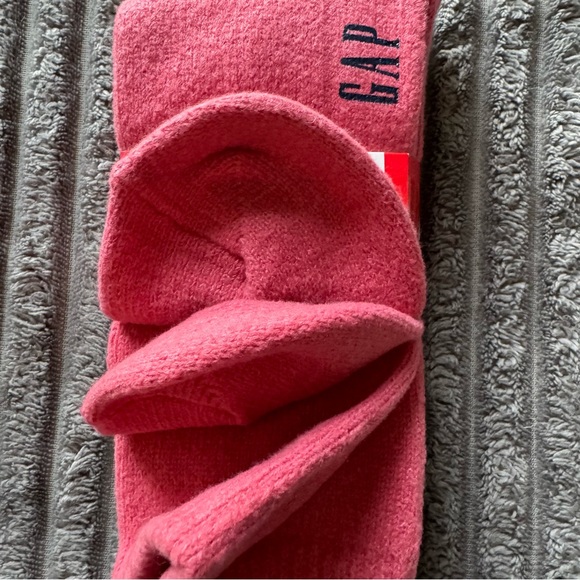 NWT! GAP Women’s 2 pairs super soft boot socks! Size 4-10! - Picture 2 of 6